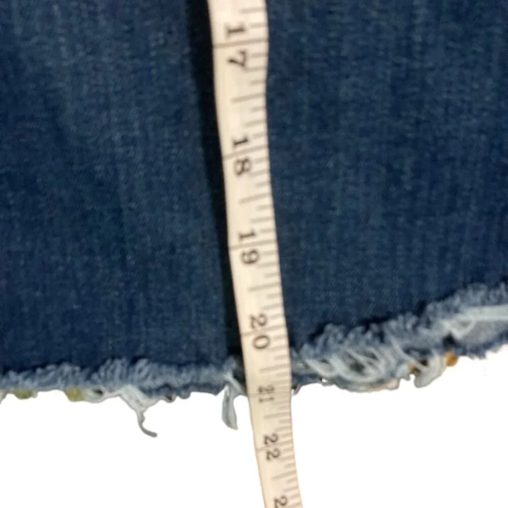 Old Navy Women's Jean Shorts sz 16 Bermuda Length, 5 Pocket, Medium Blue, EUC